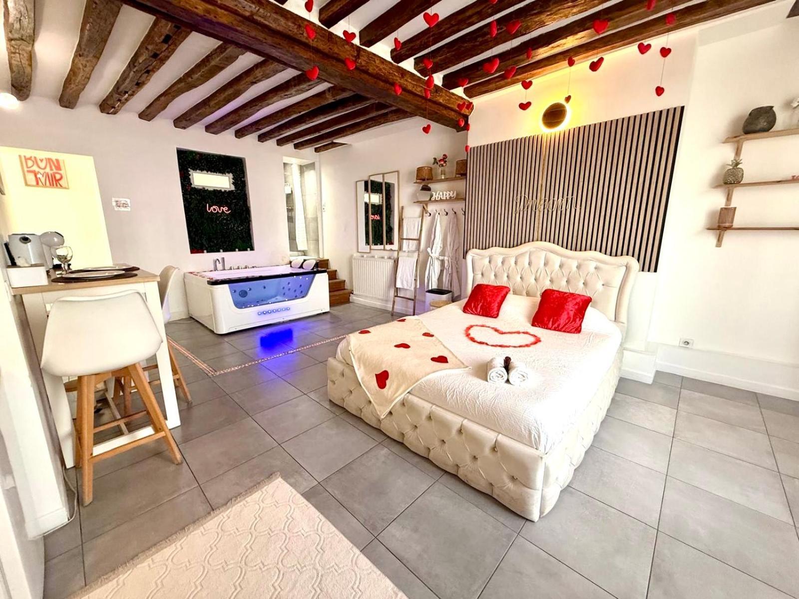 Moderne Avec Jacuzzi Appartement